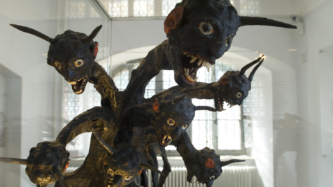 Skulptur des Siebenköpfigen Drachen im Stadtmuseum Jena - Die Sieben Wunder Jenas © JenaKultur, Foto: Toma Babovic