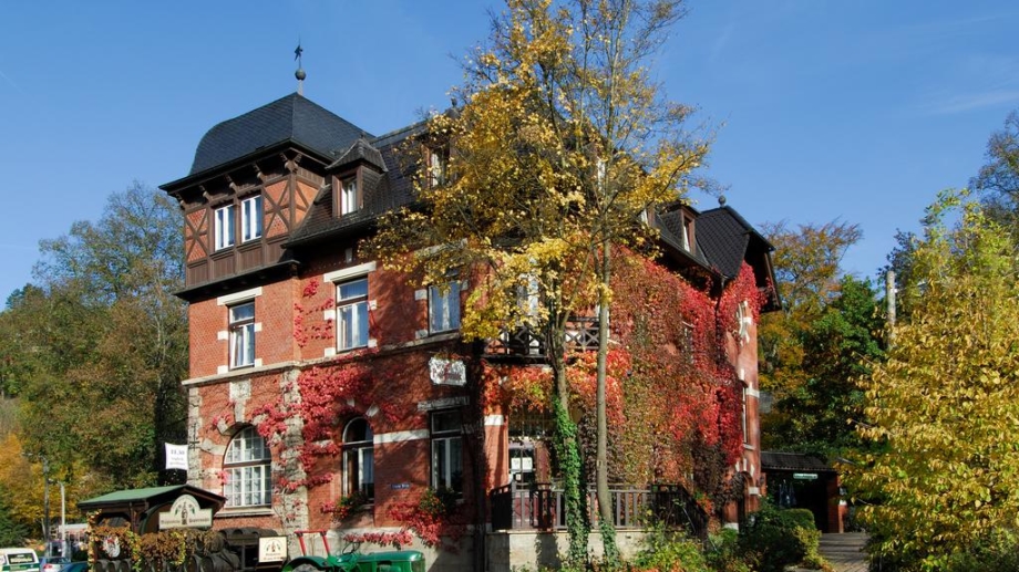 © Braugasthof Papiermühle, Foto: Rüdiger Widera Außenansicht der Papiermühle bei Tag © Braugasthof Papiermühle, Foto: Rüdiger Widera
