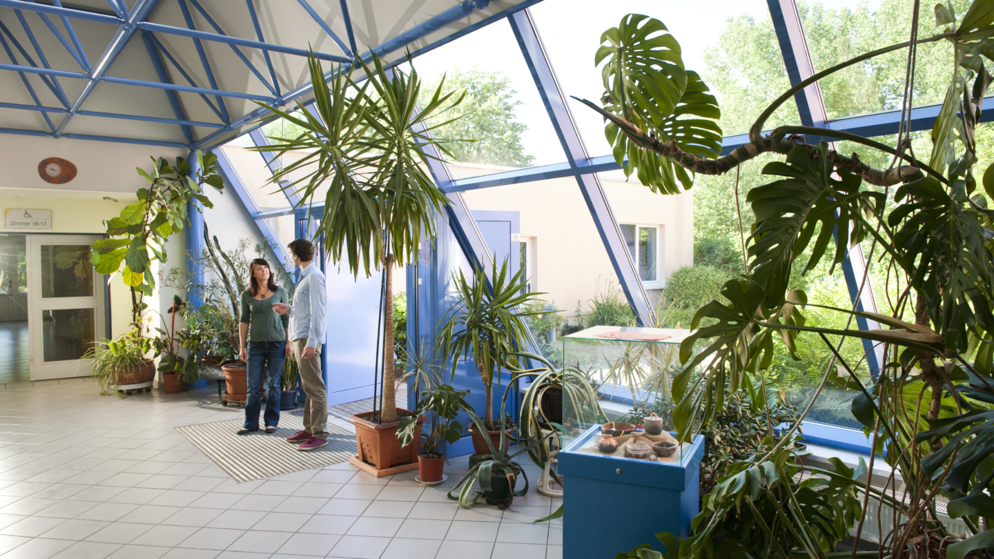 Viele verschiedene Pflanzen im Foyer des Stadtteilzentrums LISA © JenaKultur, Foto: Andreas Hub