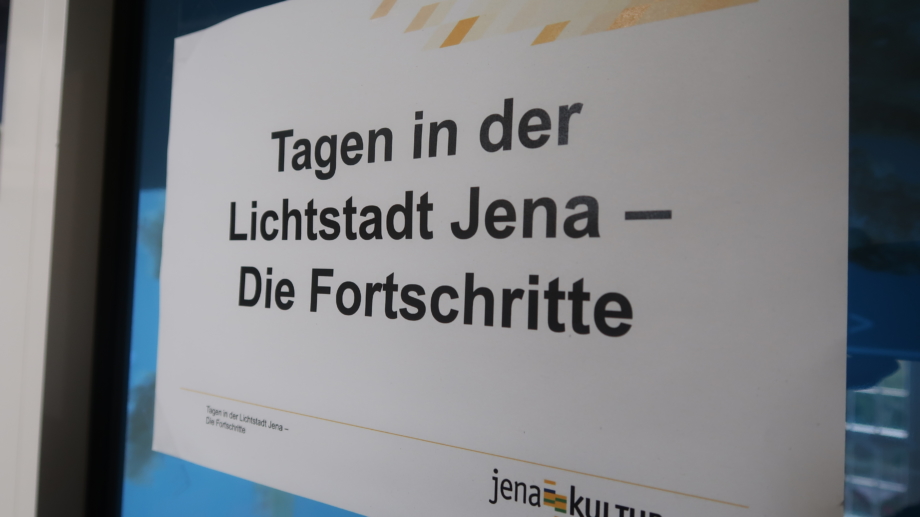 Quelle: JenaKultur, Foto: Team MICE / Jenny Marx Türschild mit Thema der Kick-off Veranstaltung