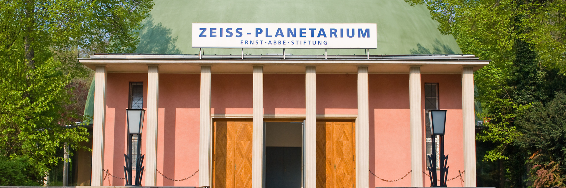 Außenansicht des Zeiss-Planetarium der Tagungsstadt Jena - Jörg Hühn ist Geschäftsführer © Zeiss-Planetarium Jena / Sternevent GmbH, Foto: W. Don Eck